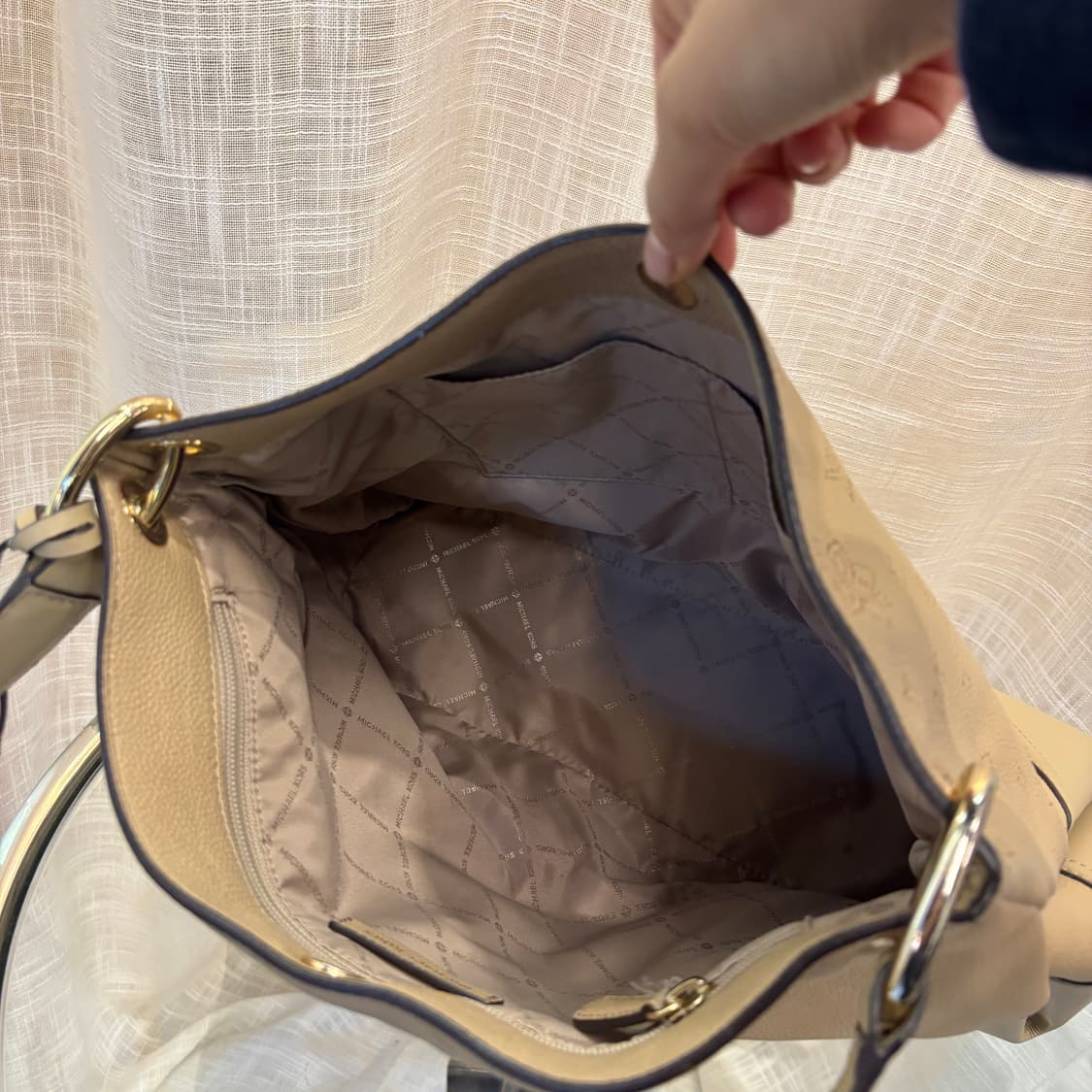 정품 마이클코어스 가죽 숄더백     상품이미지10