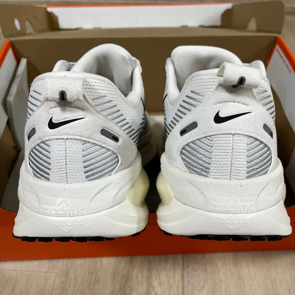 나이키 보메로 18 서밋 화이트 코코넛 밀크 275 상품이미지5