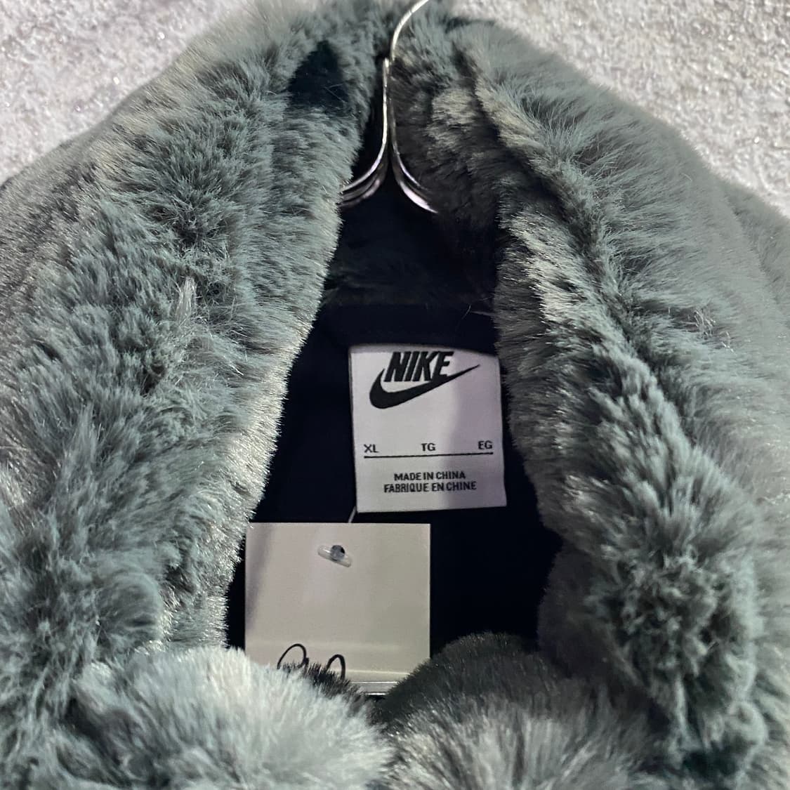 나이키 스우시 패턴 퍼 자켓 b3372 상품이미지3