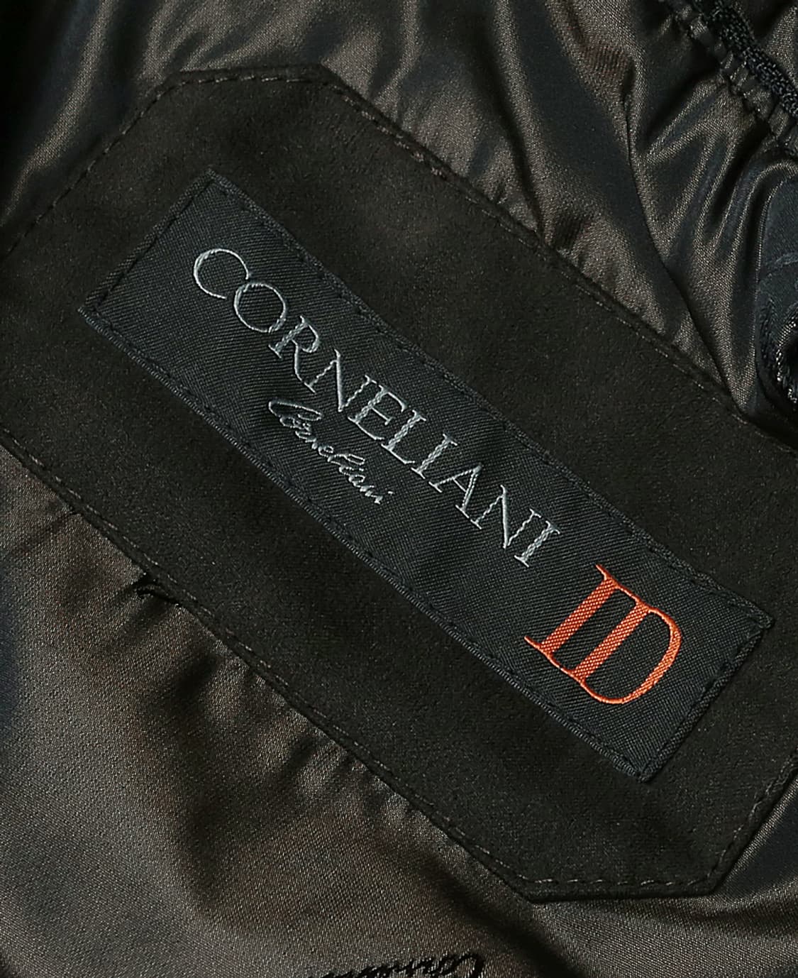 꼬르넬리아니 [Corneliani] 블랙 트렌디 후드 패딩 코트 상품이미지8
