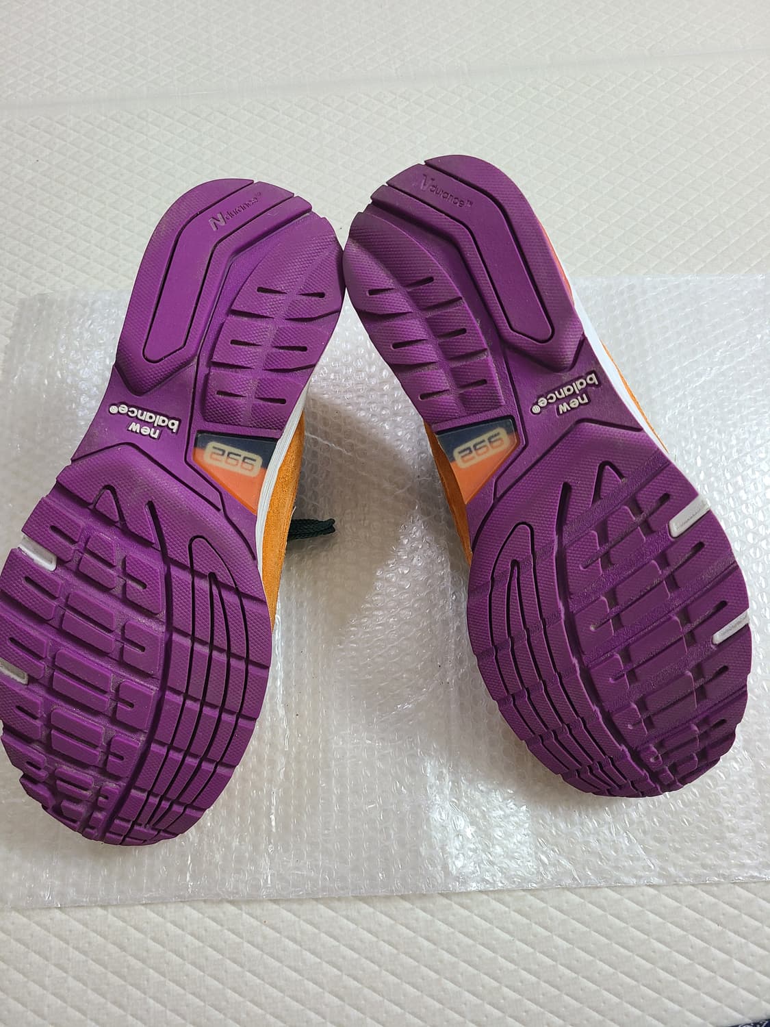 뉴발란스 992 멀티컬러 235 사이즈 상품이미지5