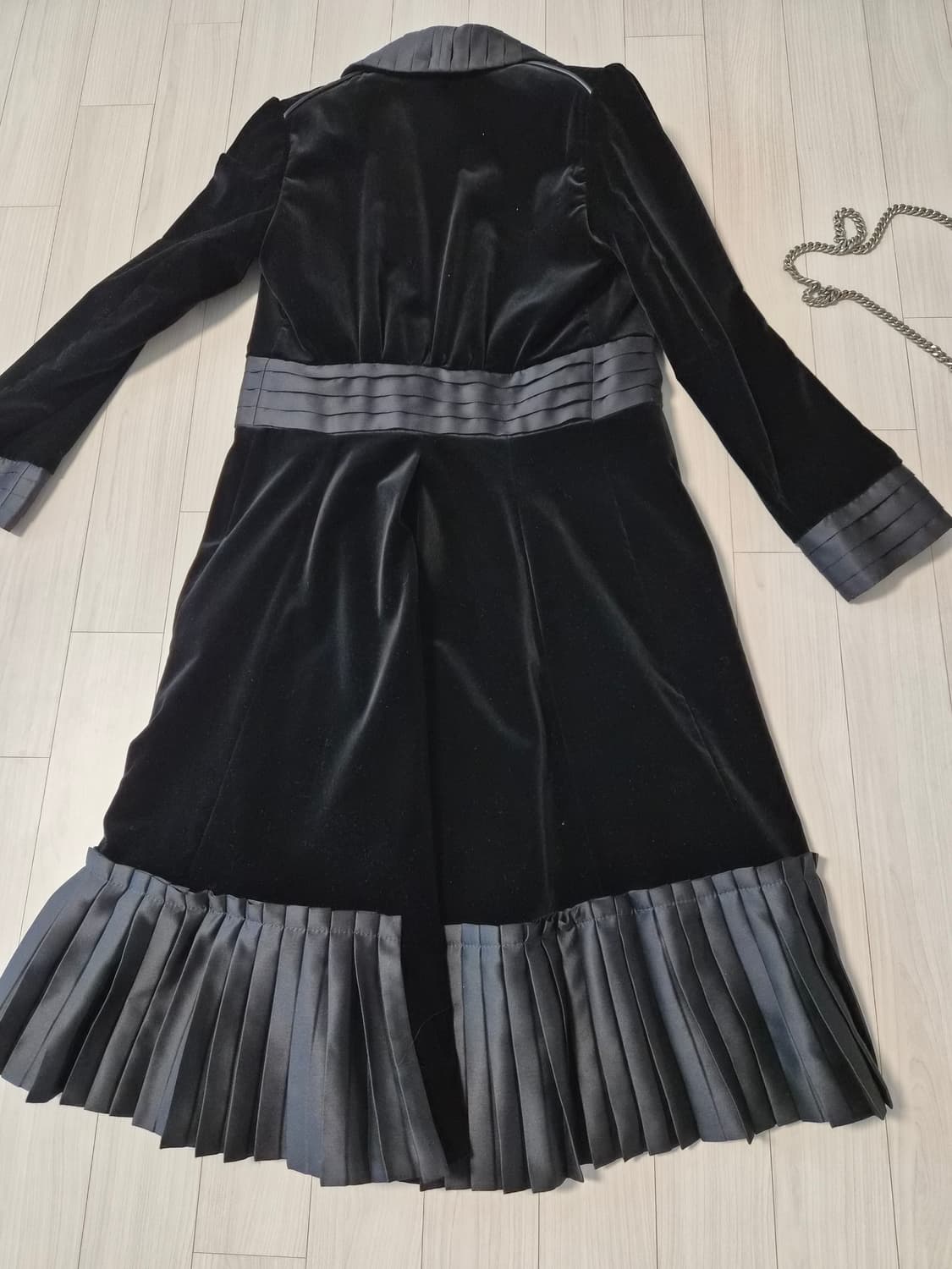 [명품] 트루사르디 이탈리아 메이드 벨벳 & 실크 코트 상품이미지4