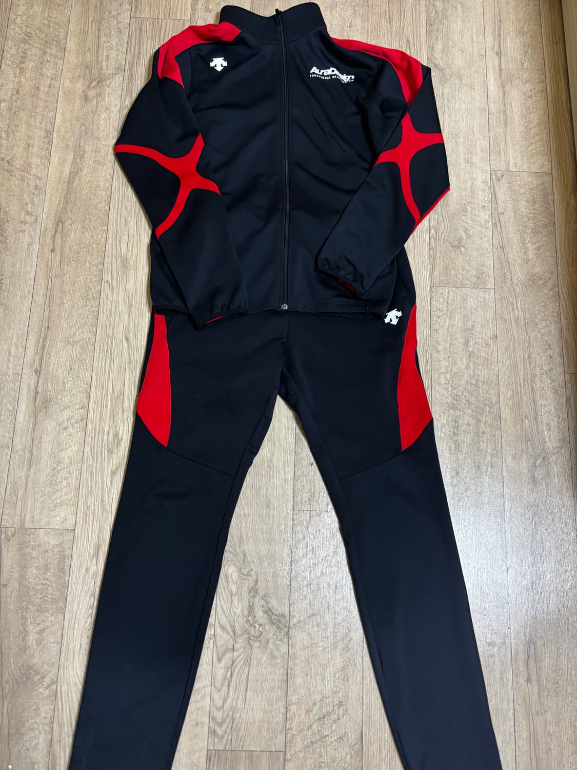 데상트 집업 세트 상품이미지1