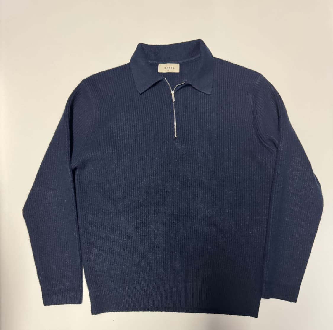 르마드 LEMARD 미니멀 비스코스 반집업 니트 네이 상품이미지1