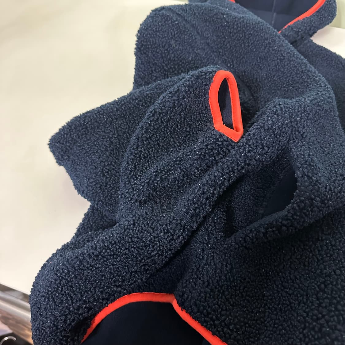 M 95 유니클로 X JW앤더슨 네이비 포켓배색 플리스자켓 상품이미지3