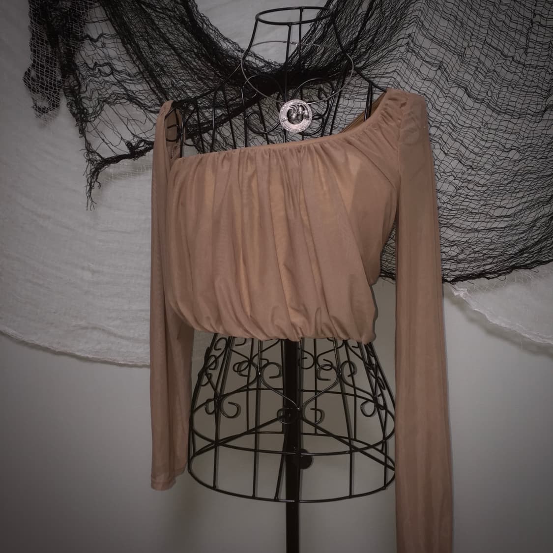 갸루 see-through shirring off-shoulder Top 상품이미지5