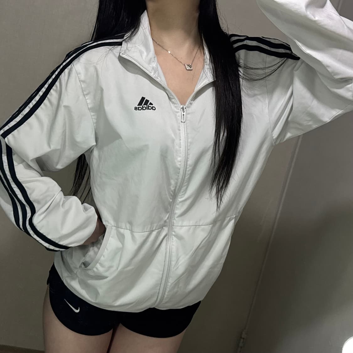 아디다스 화이트 삼선 바람막이 져지 🤍🖤 상품이미지2