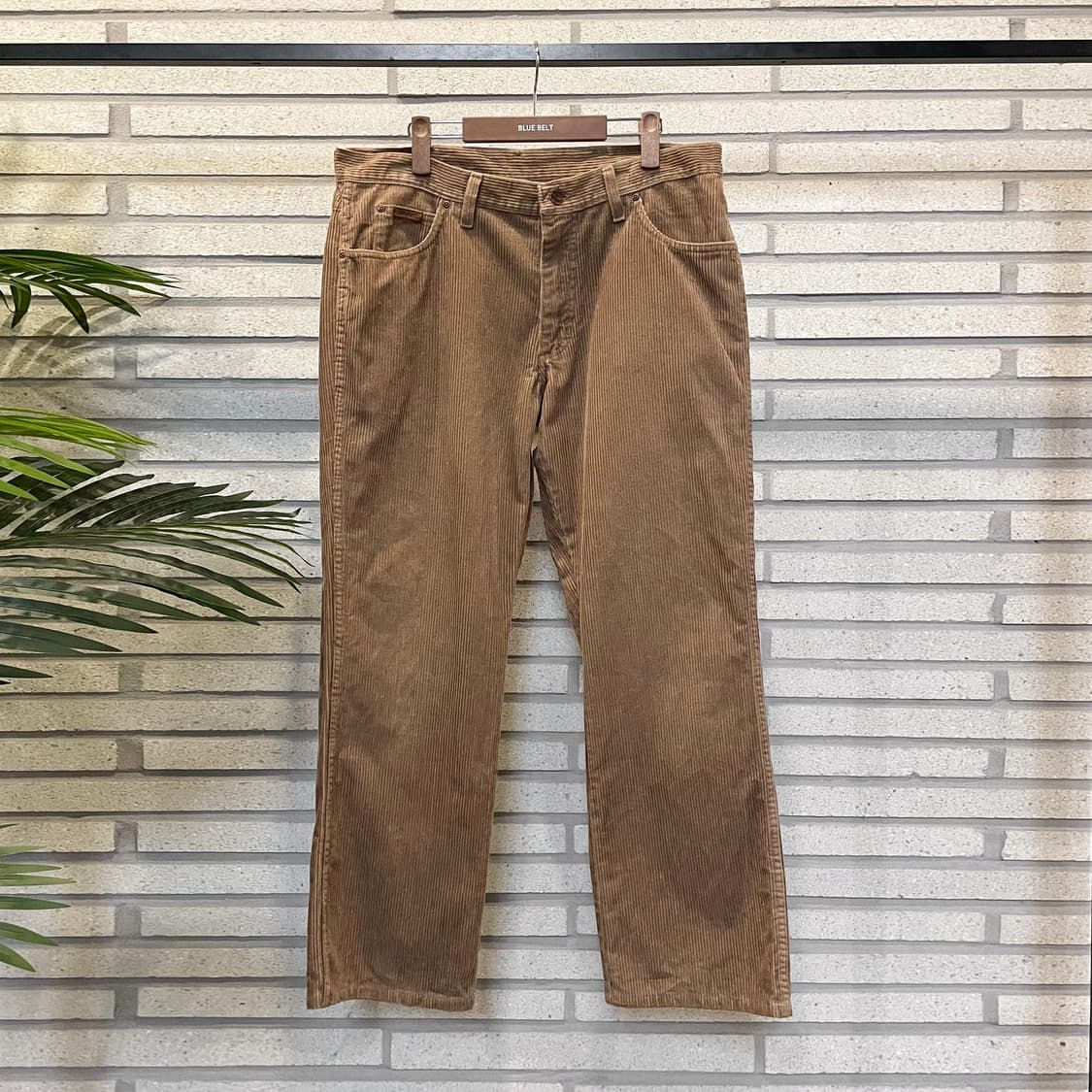 Wrangler 랭글러 코듀로이 팬츠 세미 와이드핏 백로고 디테일 브라운 상품이미지2