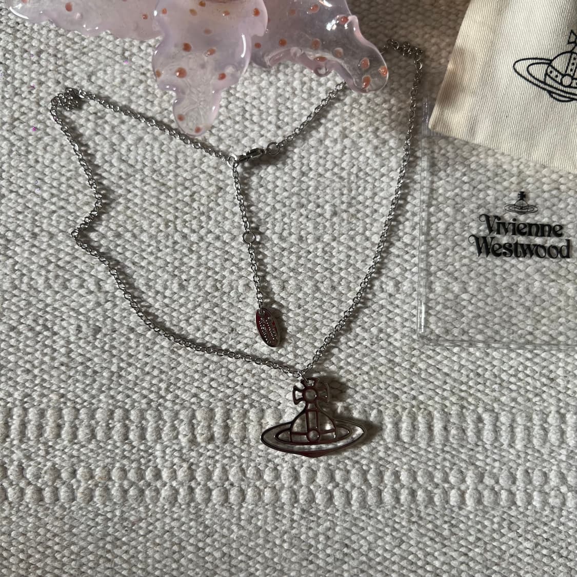 비비안웨스트우드 씬 라인 숏 플랫 오브 펜던트 네크리스 상품이미지4