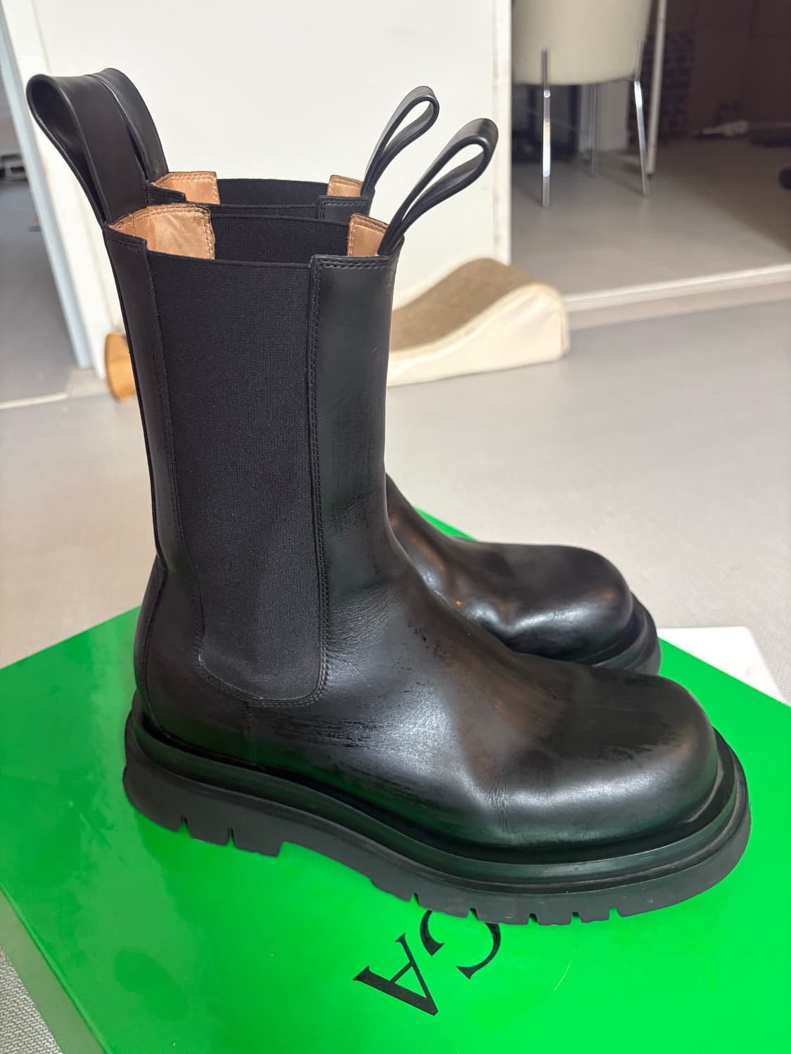 보테가 러그 부츠 275 사이즈 판매합니다 새상품급 박스랑 다있음 상품이미지2