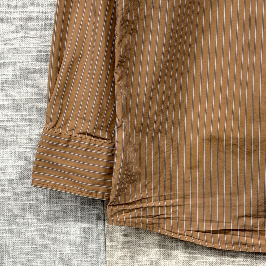 유니클로U 스트라이프 셔츠 브라운 XL 상품이미지3