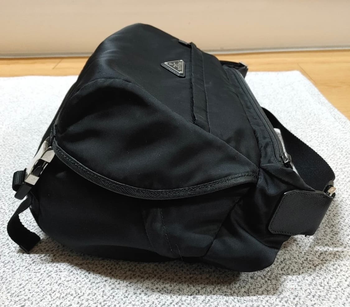 [L] 프라다 테수토 나일론 바이커백 크로스백 블랙 라지 2VH994 상품이미지3