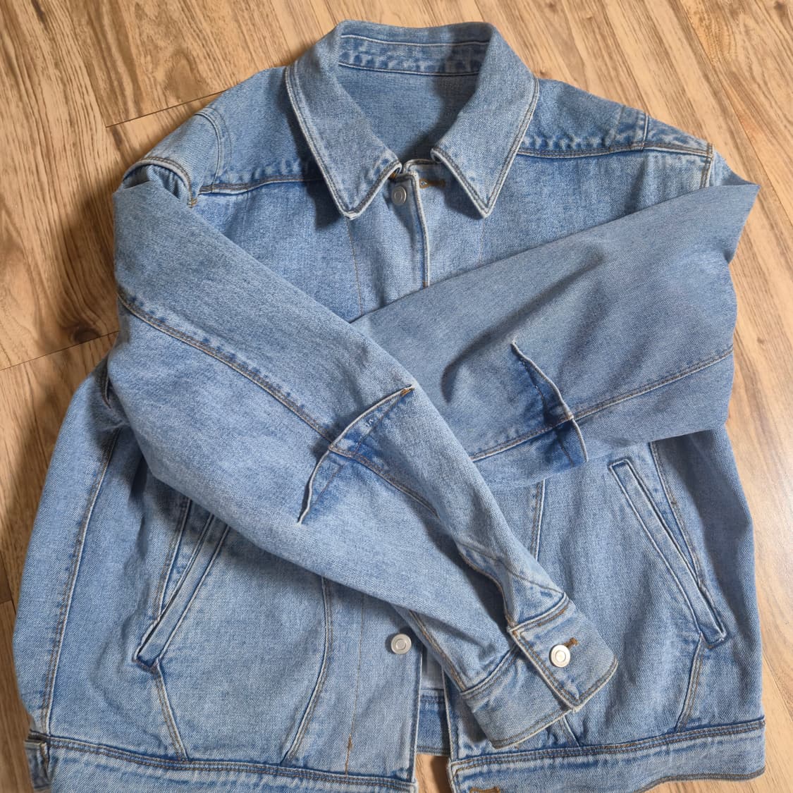 쿠어 23ss 트위스트 데님 트러커 자켓 M 상품이미지3