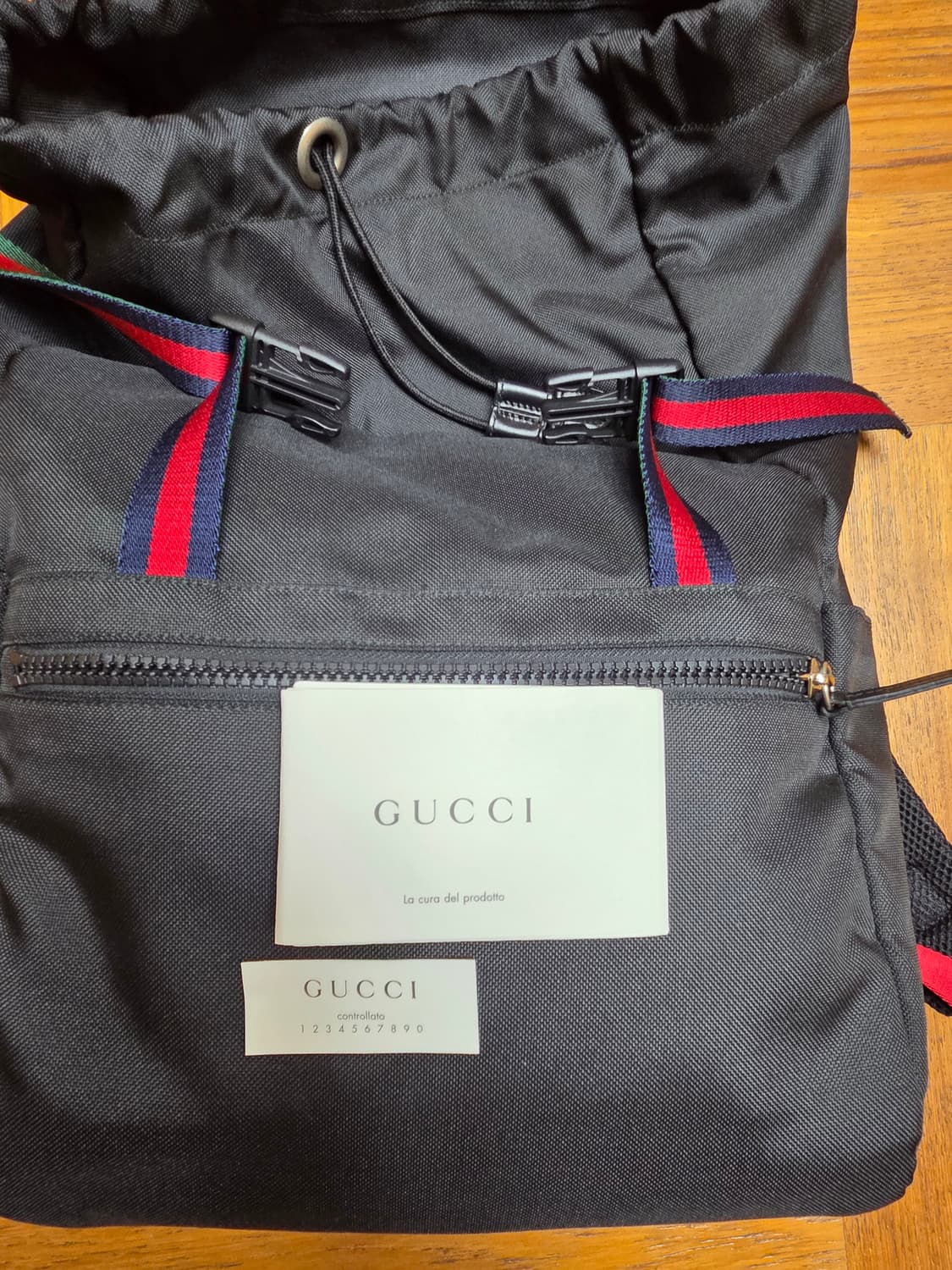 구찌 블랙 삼선 스트랩 백팩 상품이미지6