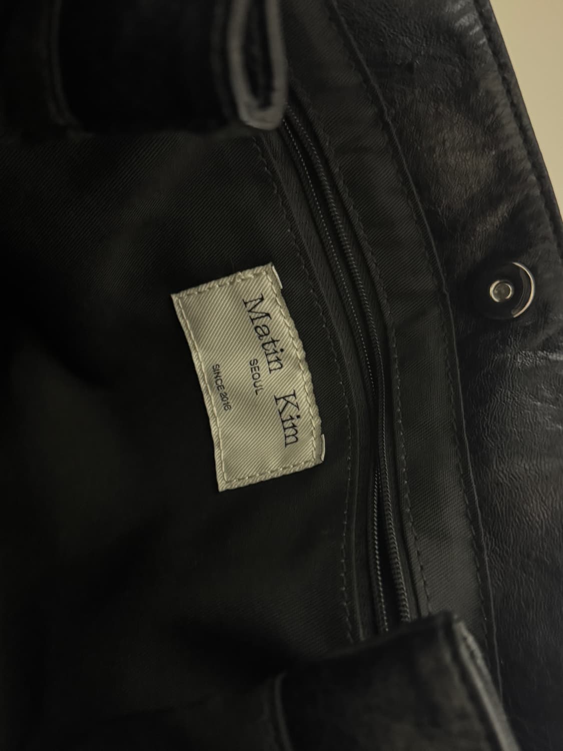 마뗑킴 포우 레더 씨쉘 미니백 상품이미지3