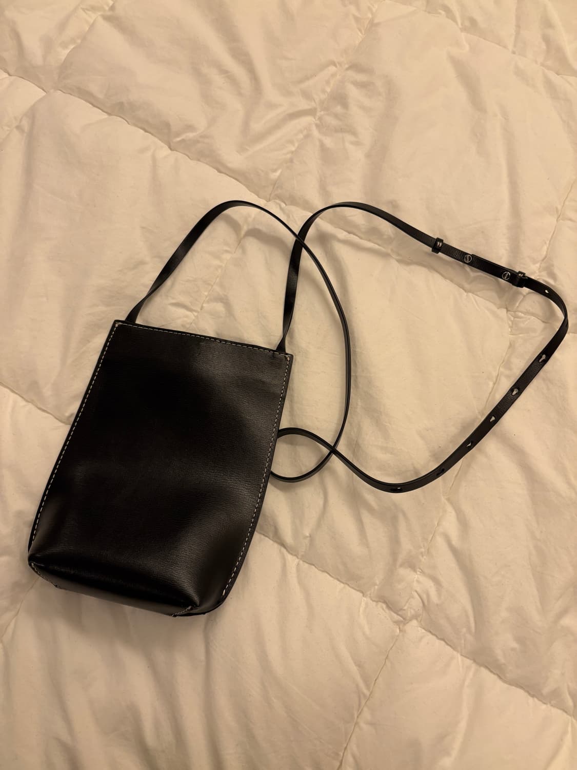 가니 로고 엠보스 레더 크로스백 상품이미지3