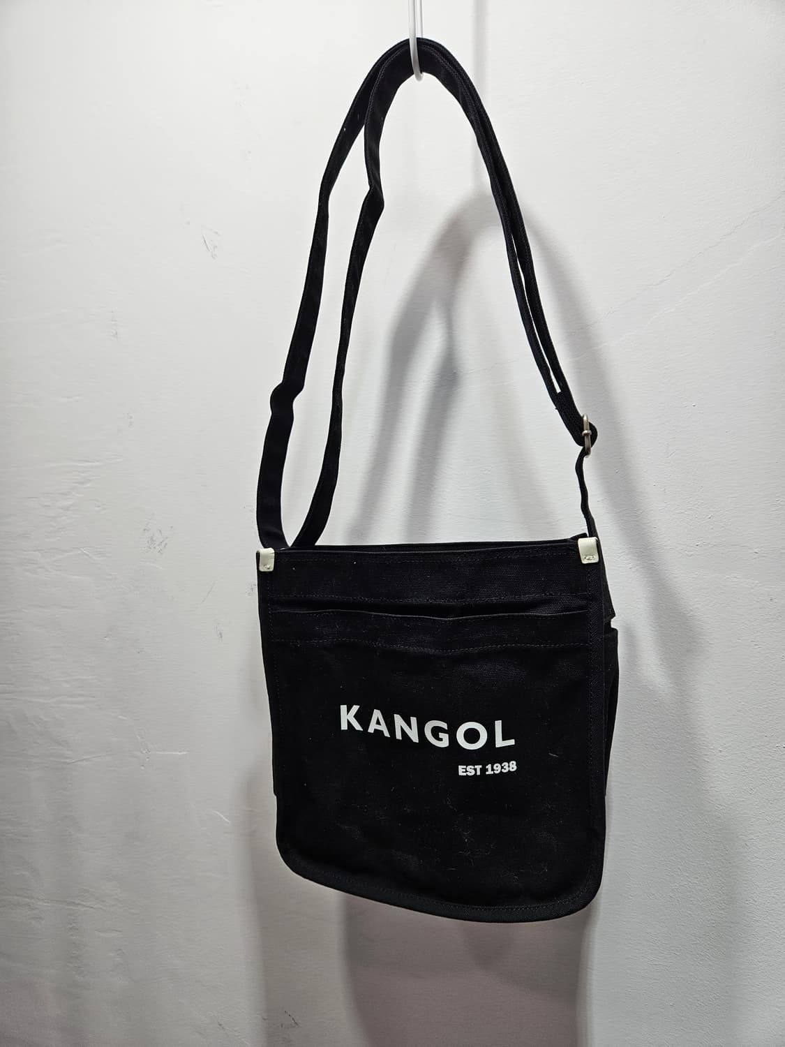 캉골(KANGOL) 조이 캔버스 크로스백 블랙  상품이미지7