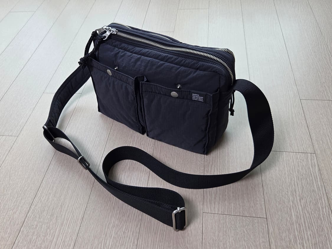 스위치 시티보이 004 크로스백 블랙던 컬러 상품이미지1