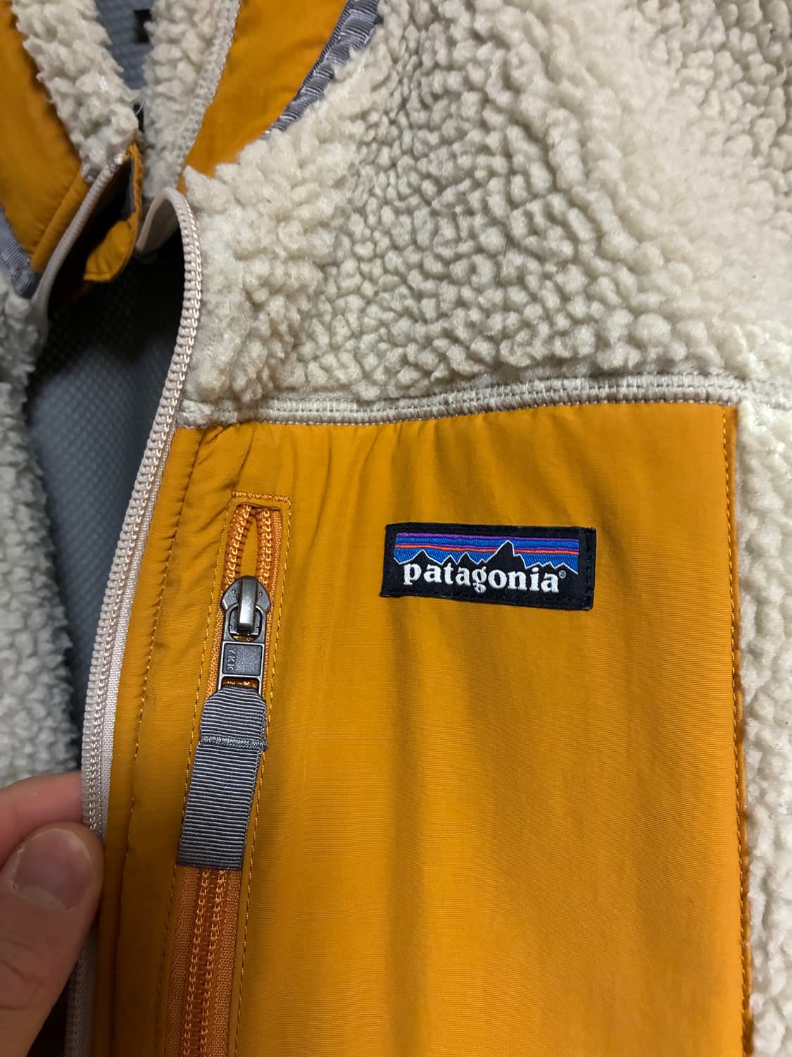 파타고니아 레트로x 펠리컨 골드 베스트 상품이미지2