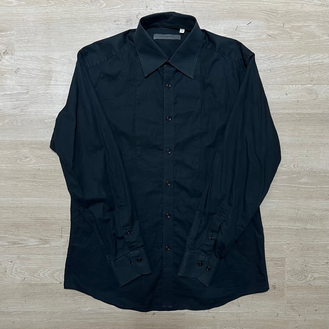 지방시 맨 자수로고 라운드 햄 긴팔셔츠 [블랙] 40(L/100) 상품이미지1