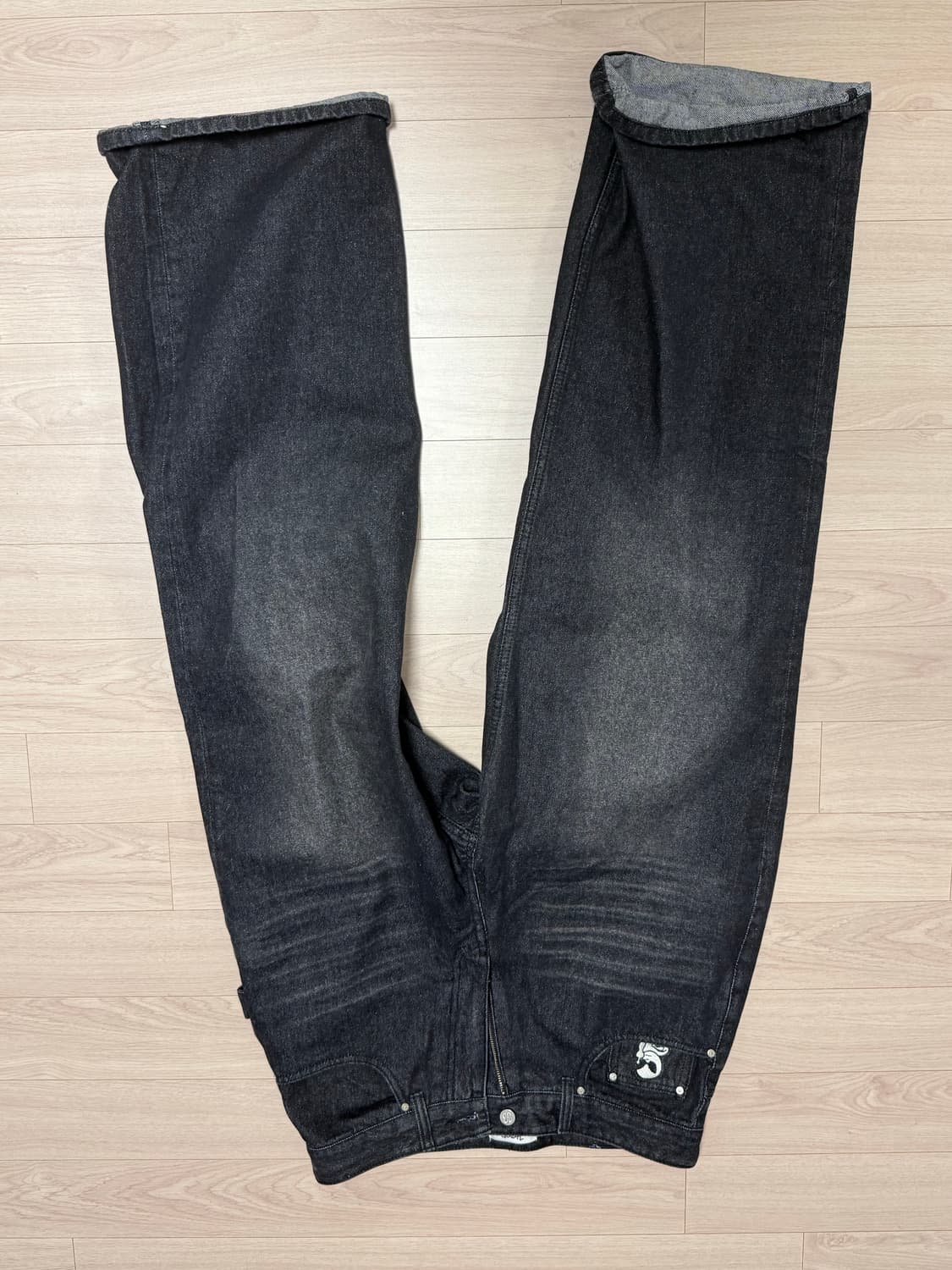 후드후드 자수 프린팅 데님팬츠 블랙 상품이미지2