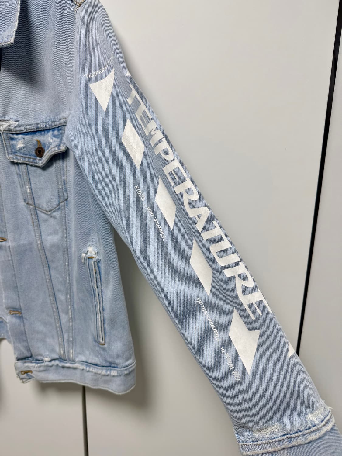 오프화이트 연청 데님 자켓 상품이미지4