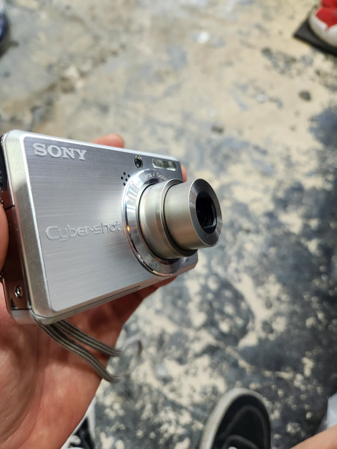 소니 사이버샷 dsc s750 디지털카메라

 상품이미지7