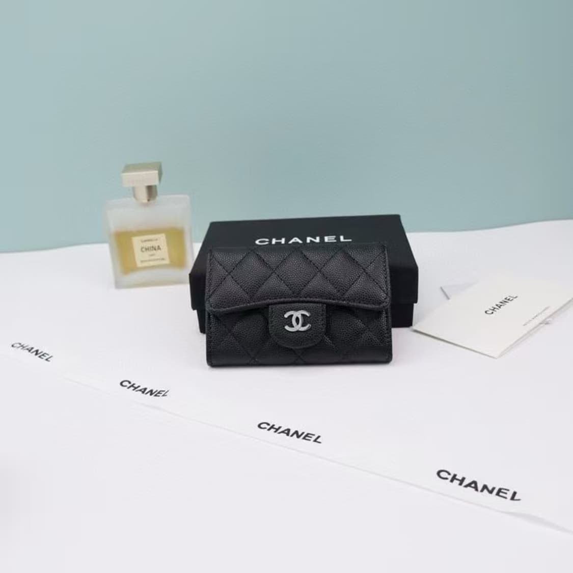 샤넬 클래식 카드 홀더 그레인드 카프스킨 & 골드 메탈 블랙 상품이미지5