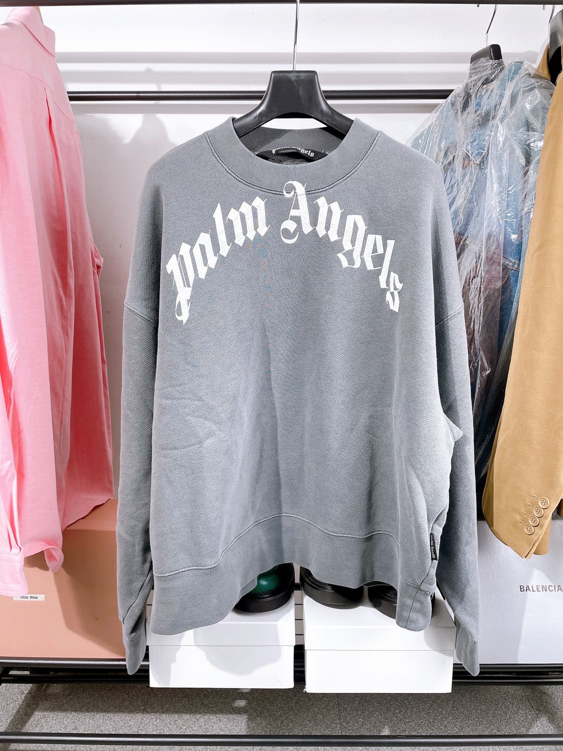 (정품/새상품) 팜 엔젤스 남성 챠콜 커브 로고 루즈핏 맨투맨 상품이미지1