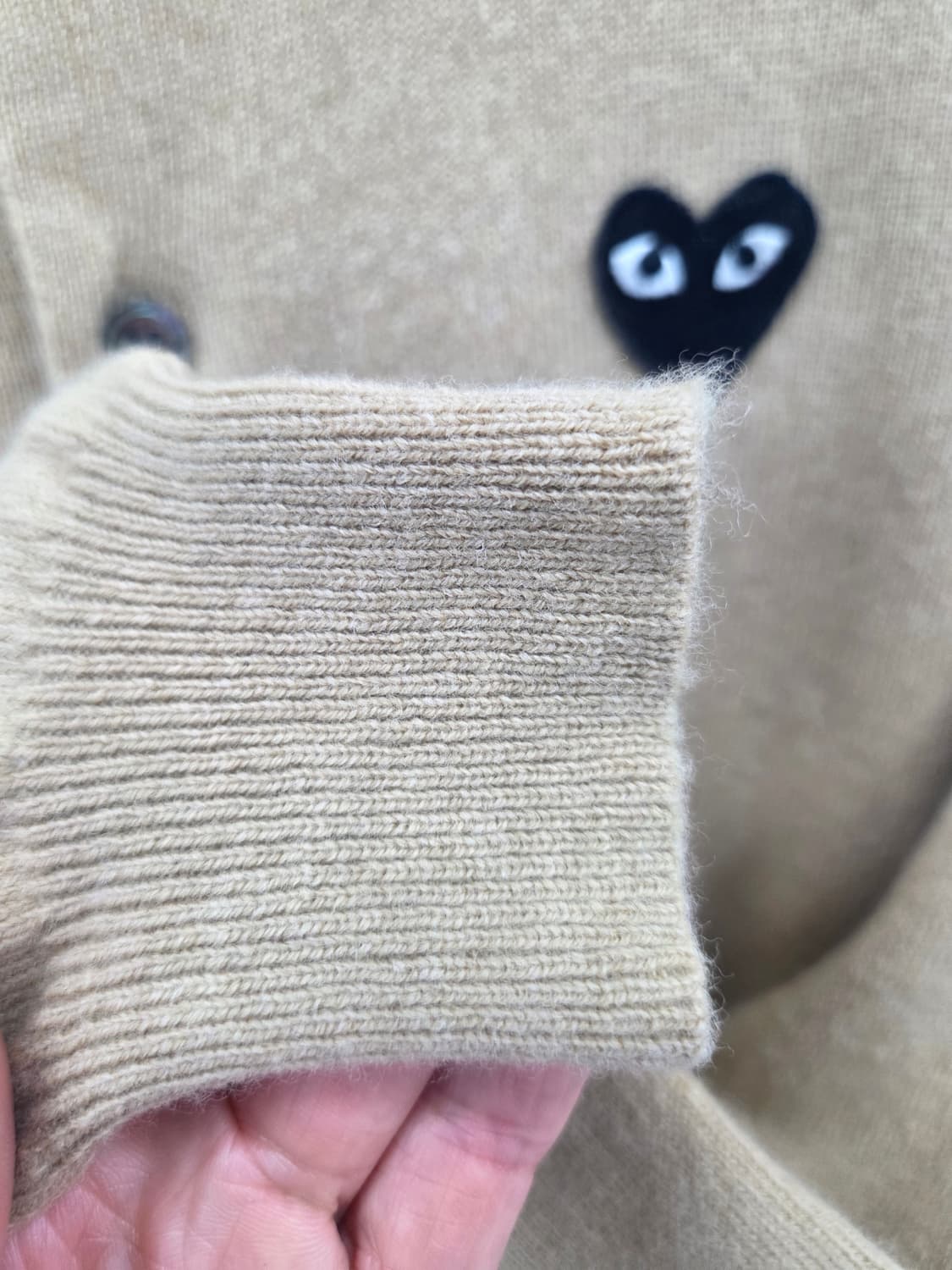 S 꼼데가르송 플레이 블랙와펜 가디건 베이지 상품이미지5