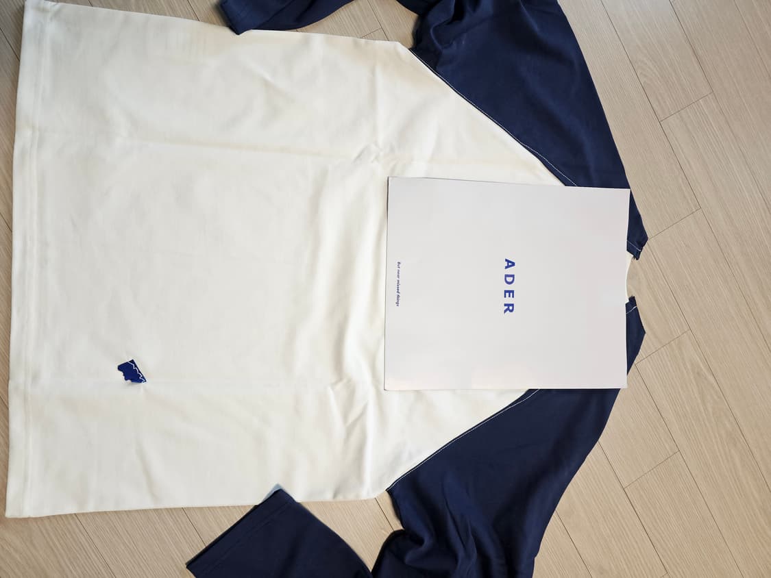 아더에러 롱슬리브 판매합니다 상품이미지1