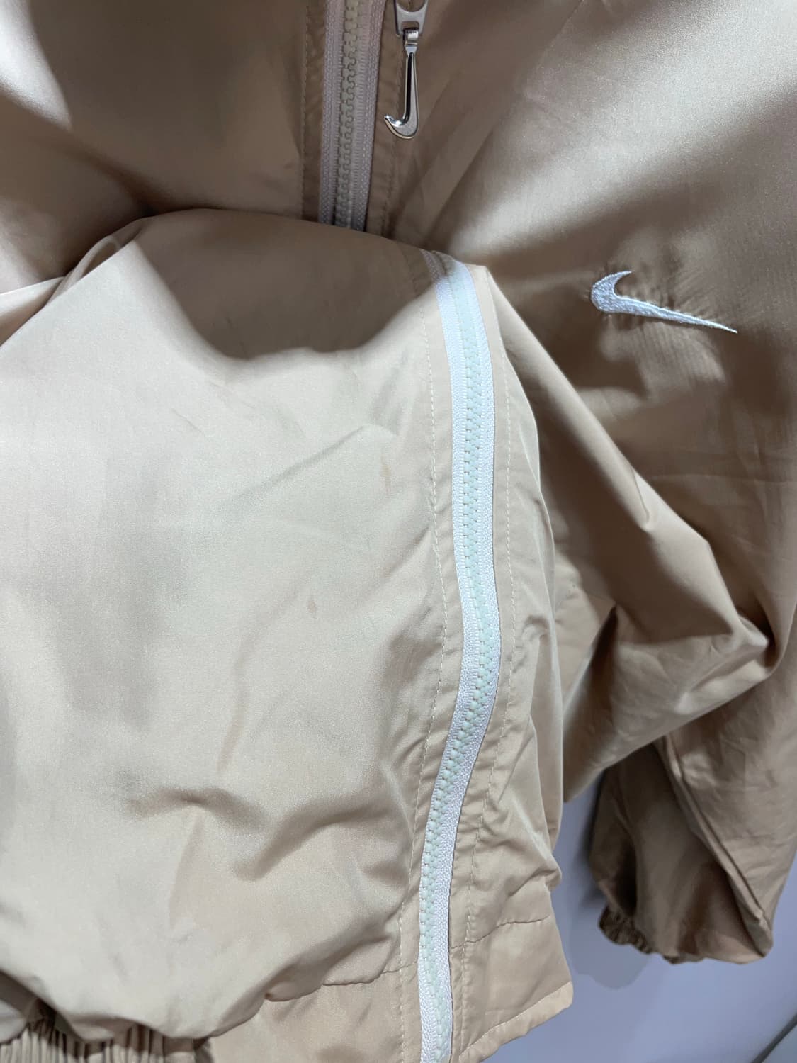 L 나이키 빅로고 스우시 베이지 바람막이 상품이미지7