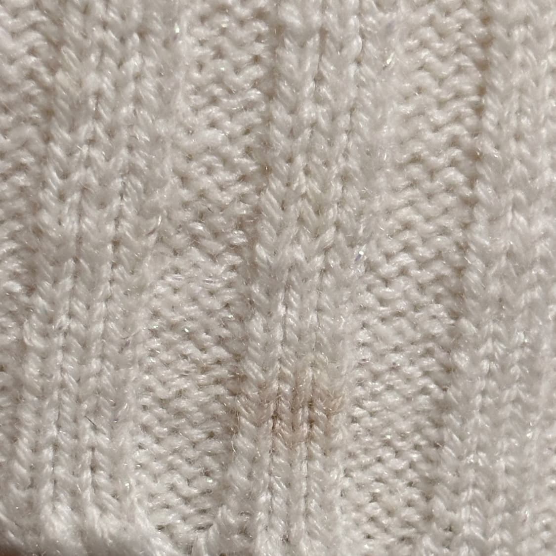 오네갸루 글리터 포인트 골지 브이넥 후드 생화이트 금장 단추 긴팔티  상품이미지6