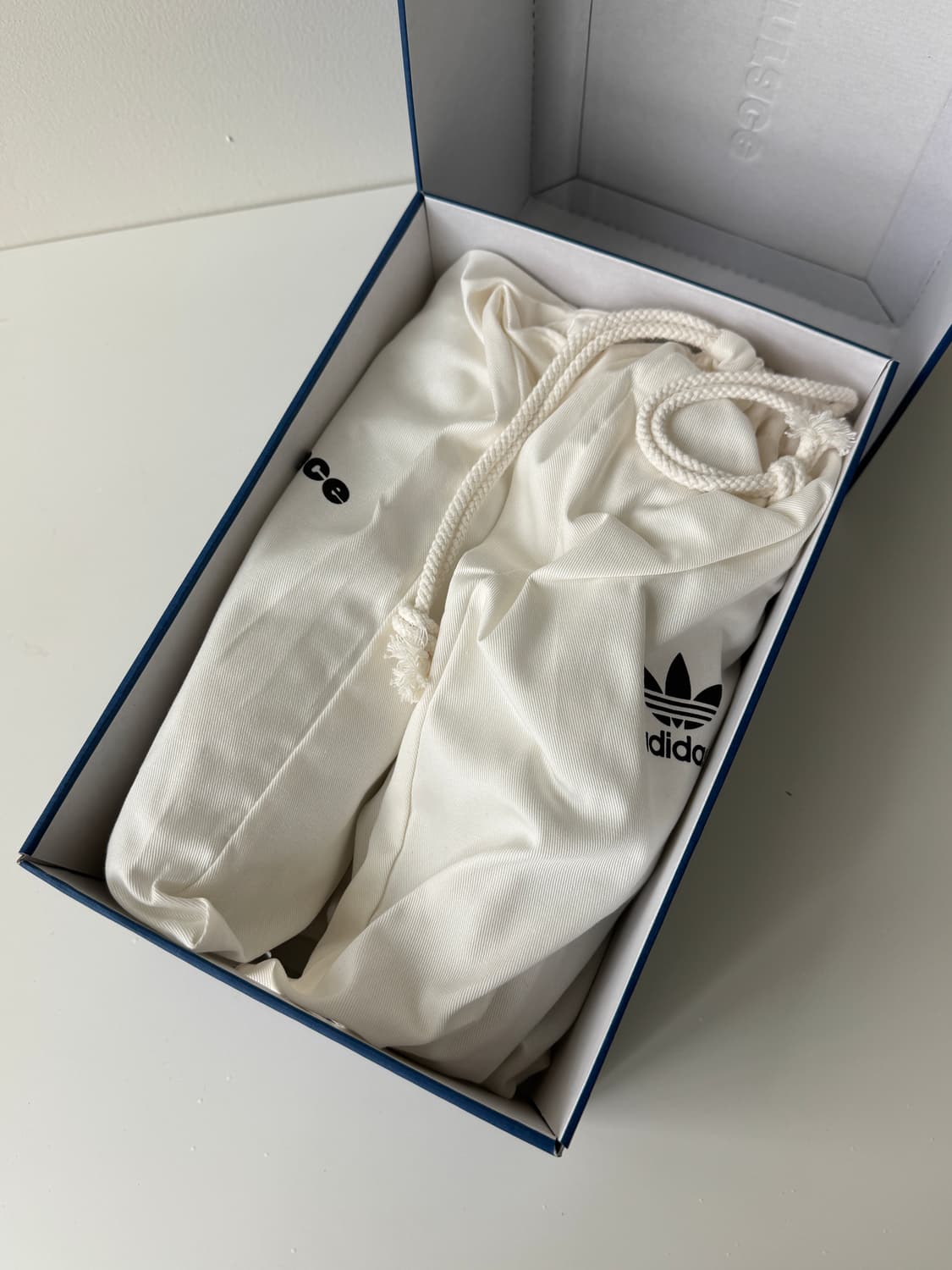 (새상품) 아디다스 x 퍼렐윌리엄스 휴먼레이스 삼바 245 상품이미지2