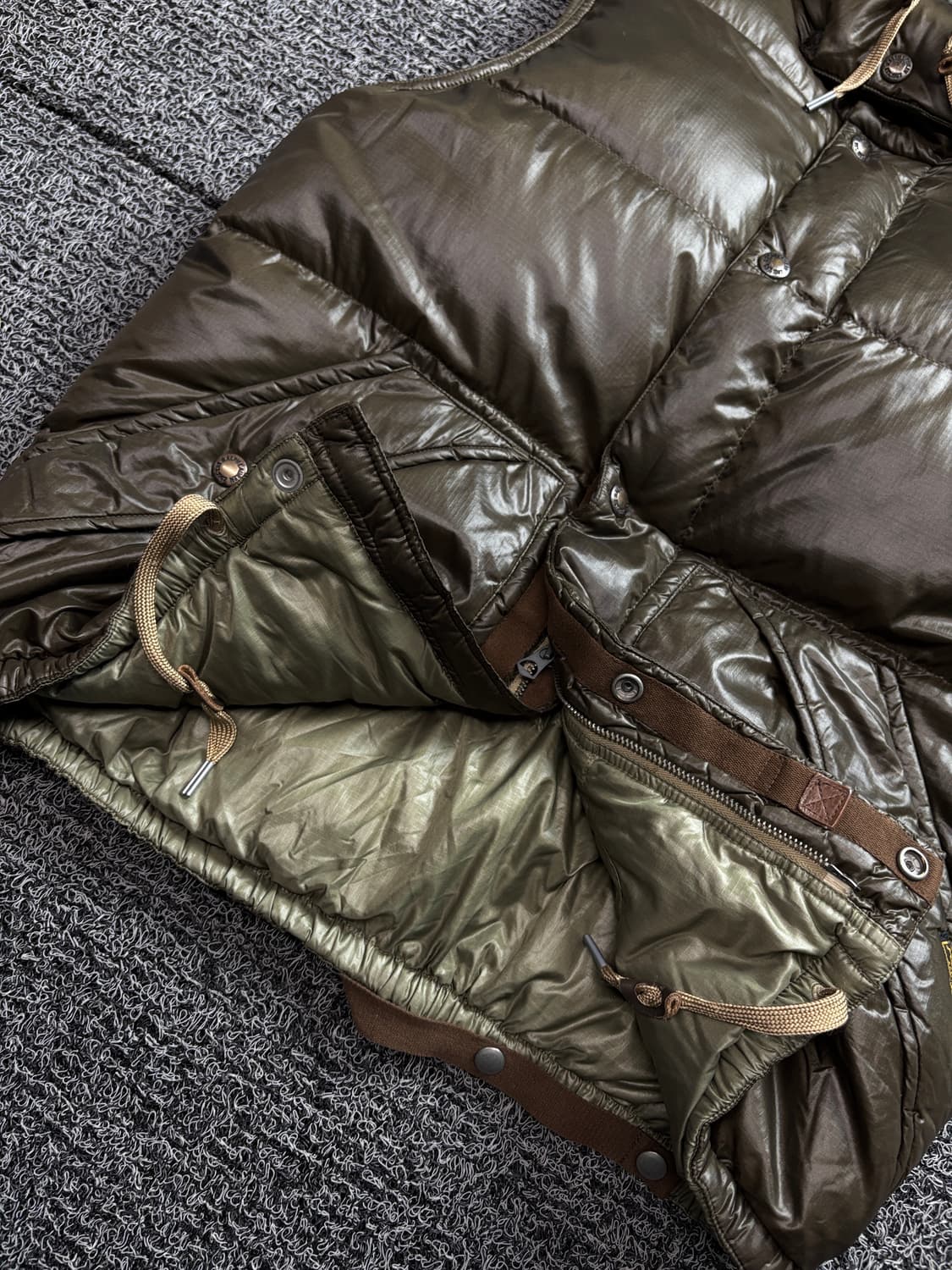 폴로 랄프로렌 가죽 패피 로고 글로시 다운 푸퍼 베스트 2049 상품이미지3