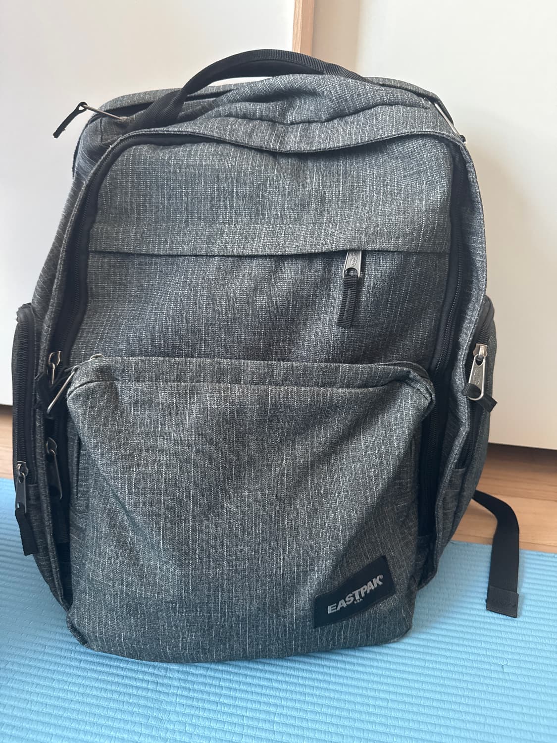 이스트팩 백팩 상품이미지1