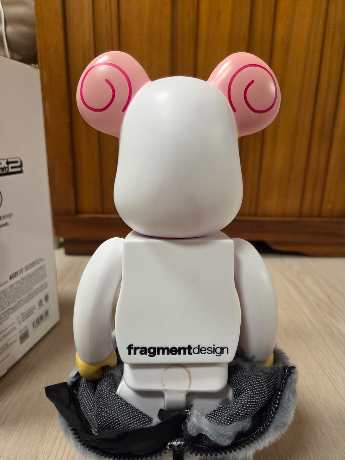 베어브릭 프라그먼트 늑대탈을쓴양 400% 상품이미지4