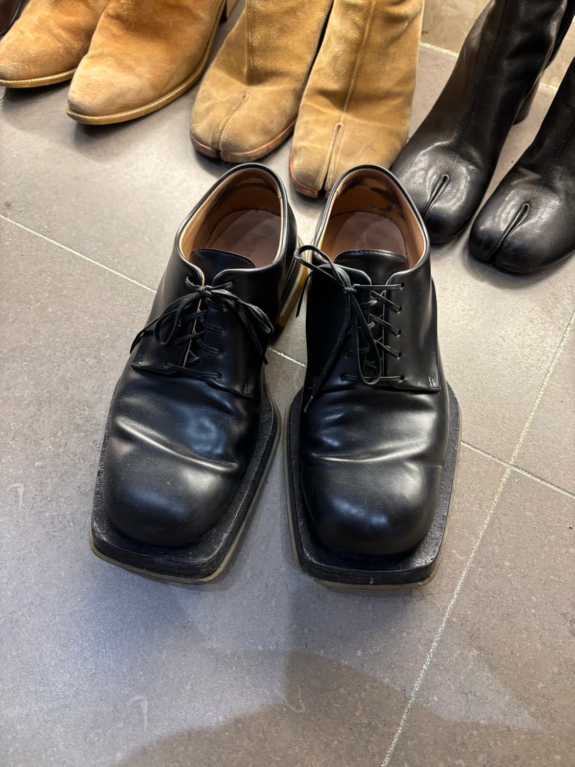 보테가베네타 스퀘어 더비 42 팝니다 상품이미지1