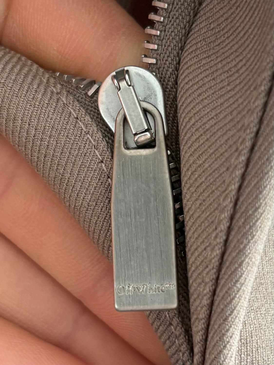 (새상품) Off-White 오프화이트 23FW 베이지 드릴 와이드 카고 상품이미지6