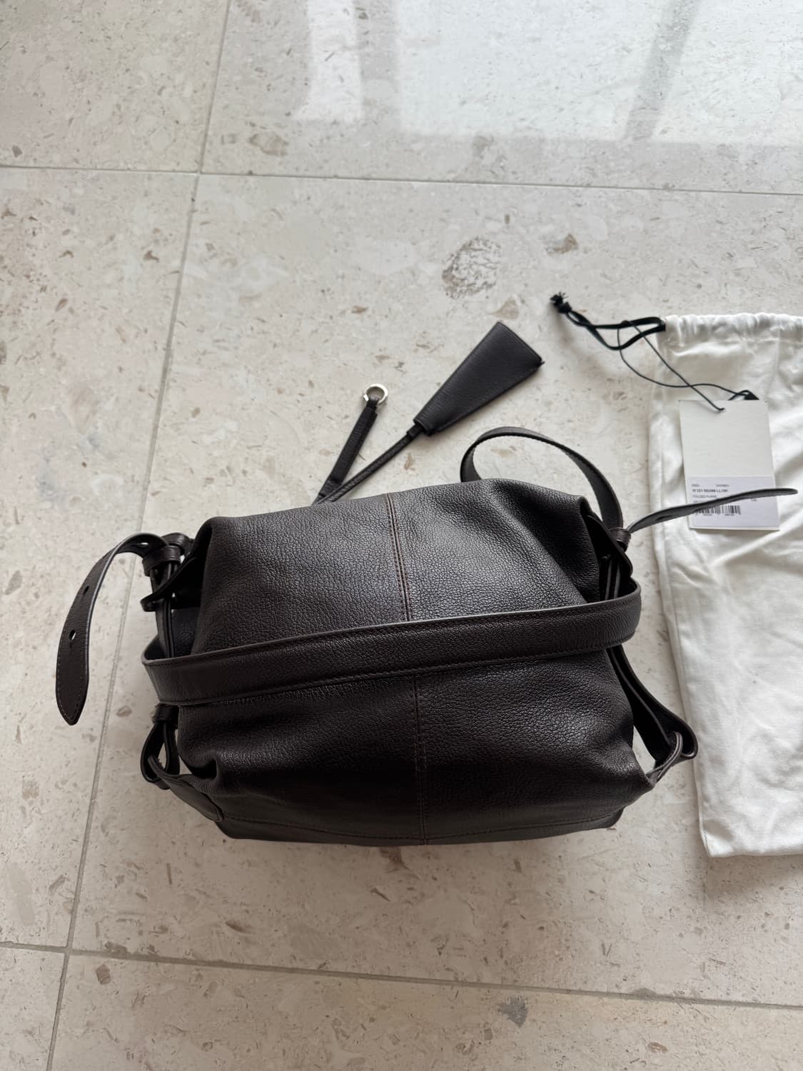 르메르 Lemaire 폴디드 백 다크 브라운 제니 가방 새상품 컨디션은  상품이미지5