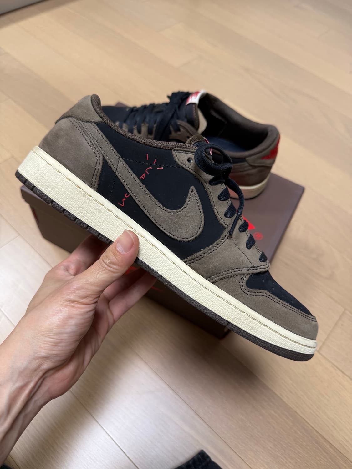 조던 1 로우 스캇 모카 상품이미지2