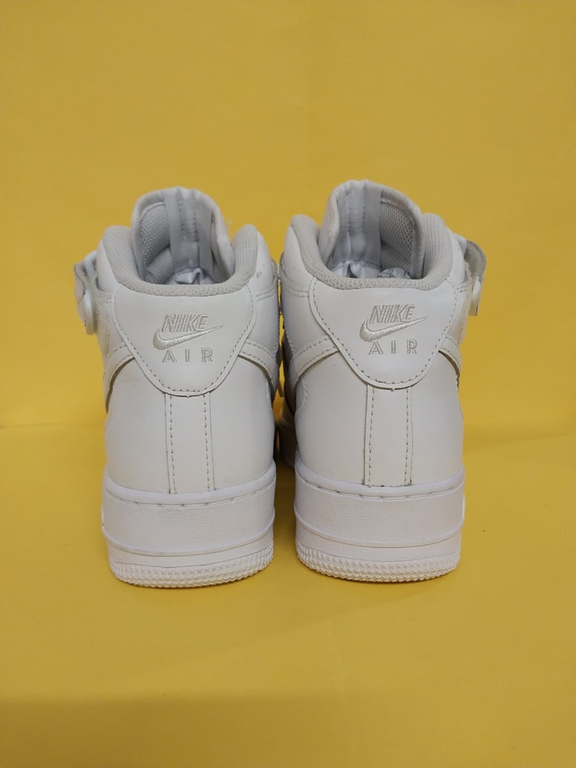 여성 나이키 에어포스1 미드 LE 화이트 운동화 (240) 상품이미지4