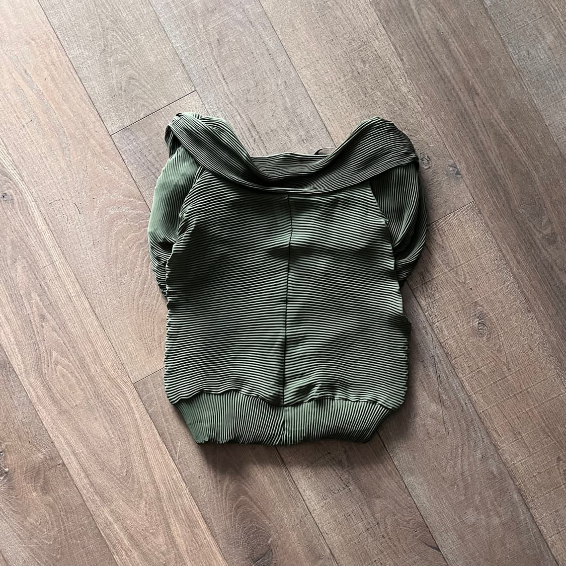 Khaki Pleats Transformed Blouse  상품이미지10