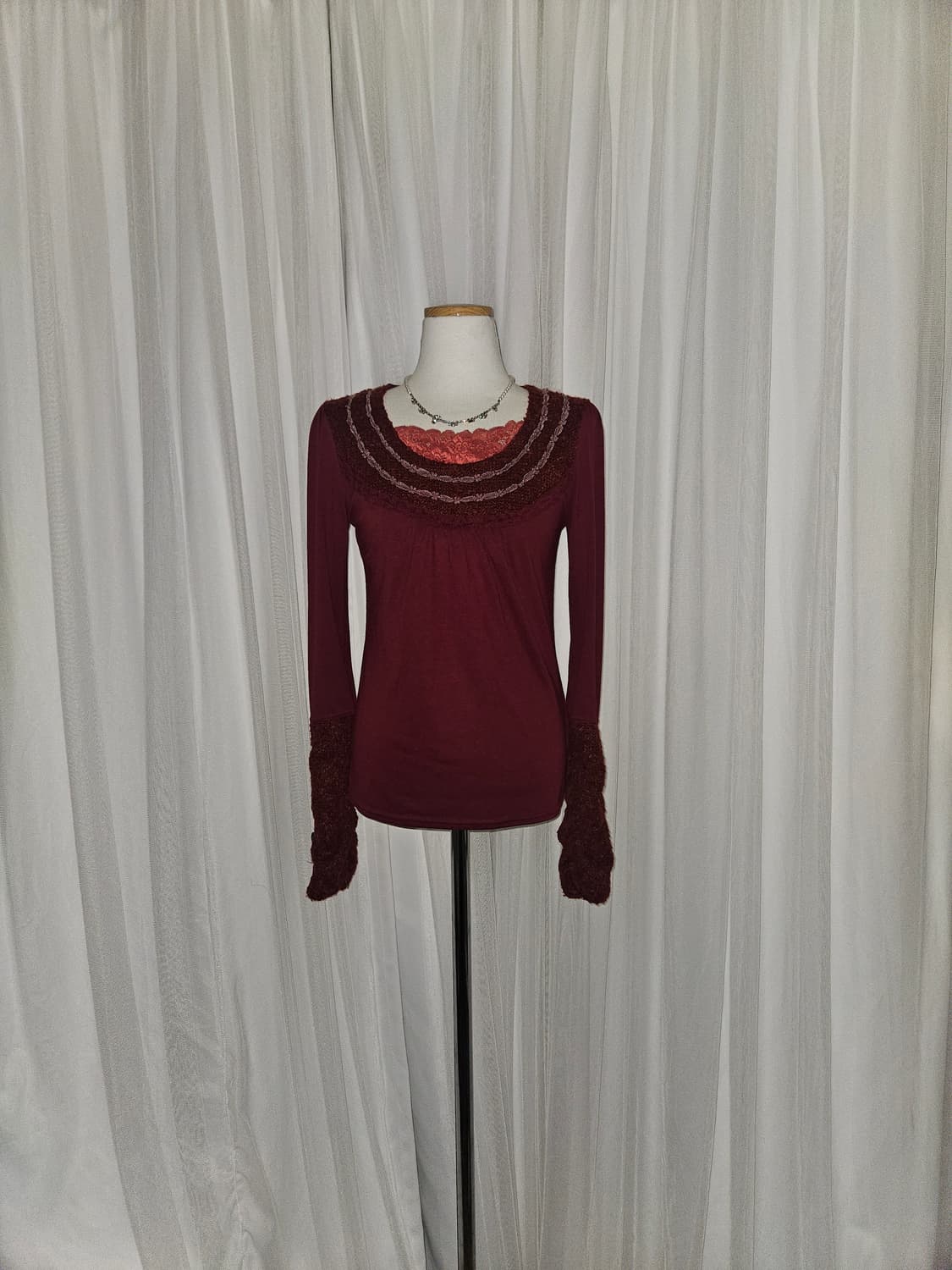 엑시즈팜 로즈 버건디 레이스 블라우스 상품이미지1