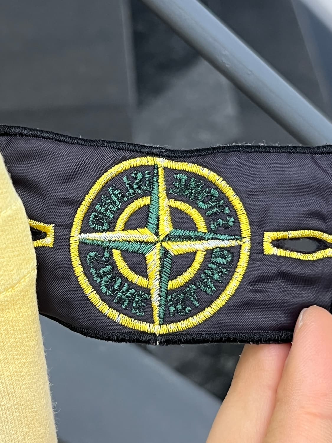 스톤아일랜드 와펜 옐로우 워싱 후드집업 상품이미지5