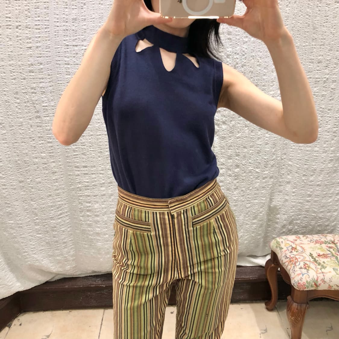 hole detail sleeveless knit 상품이미지1