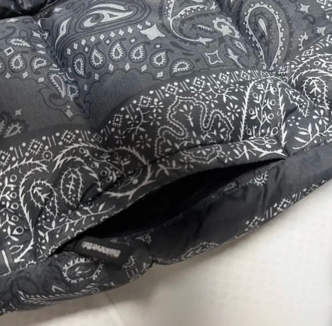 디스이즈네버댓 PERTEX T Down Jacket Bandana 블랙 상품이미지5