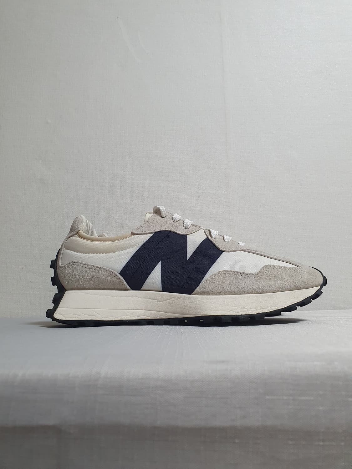 255mm 뉴발란스 327 그레이 블랙 스니커즈 상품이미지3