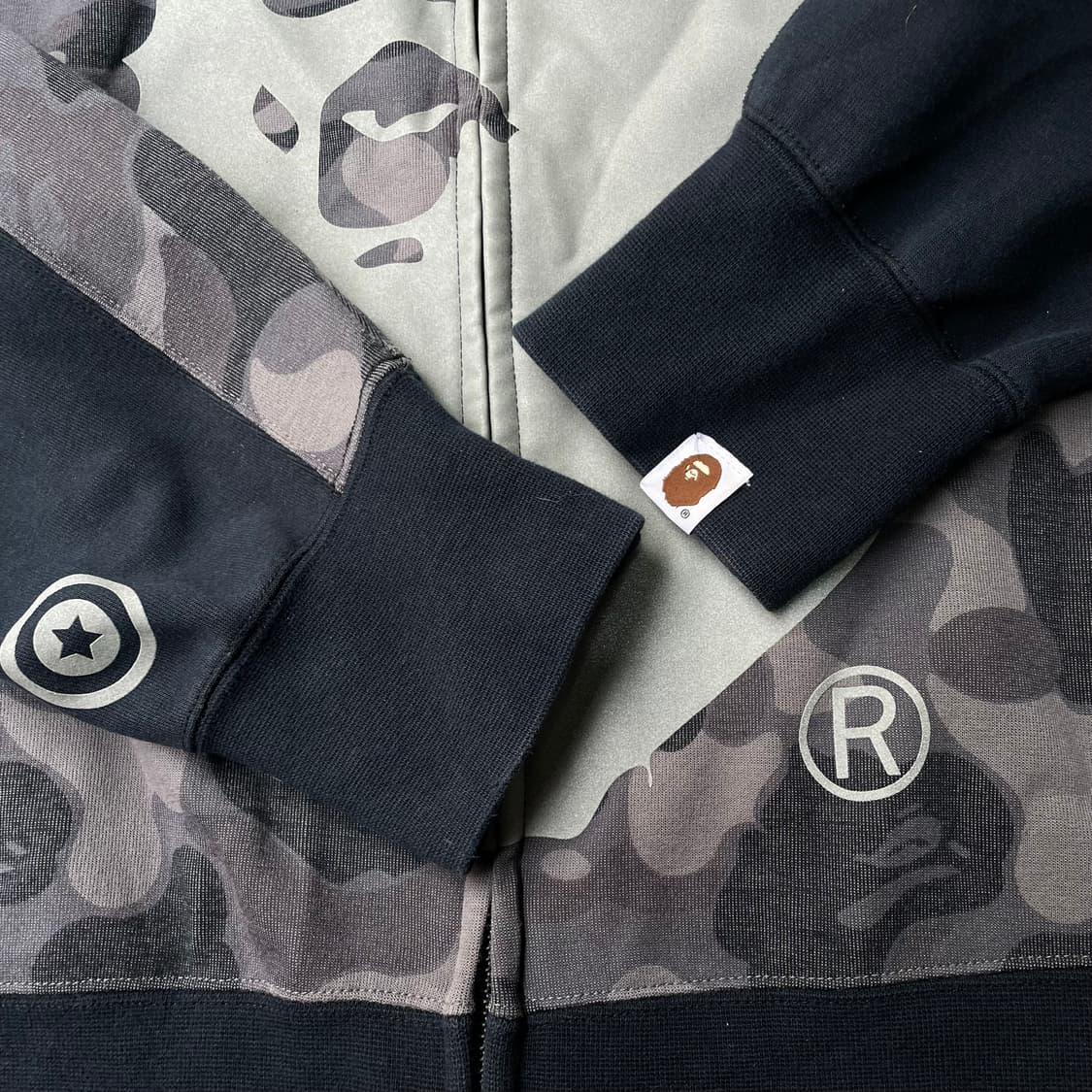 베이프 x 푸마 카모 샤크 후드집업 상품이미지5