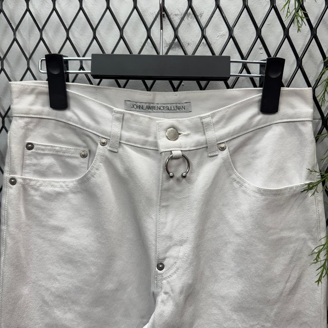 존 로렌스 설리반 스트레이트 핏 코튼 팬츠 후면 레더 패치 포인트 화이트 상품이미지3